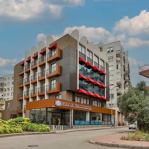 מלון Wolf Of The City & Spa, אנטליה